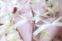 Beautiful hand tied confetti - Sandra Sergeant Photography Basingstoke